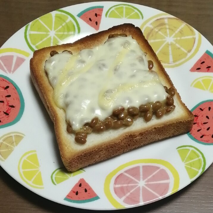 ラー油辛辛納豆トースト